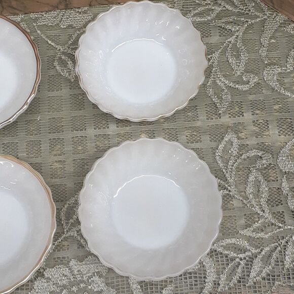 4-pc Anchor Hocking Suburbia Fire King Swirl with gold trim 4 3/4" berry bowls - Picture 3 of 9